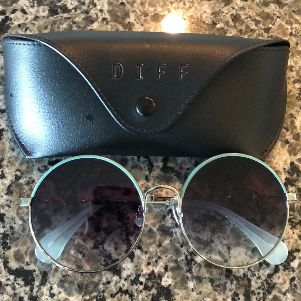 DIFF BRAND NEW SUNGLASSES 🕶